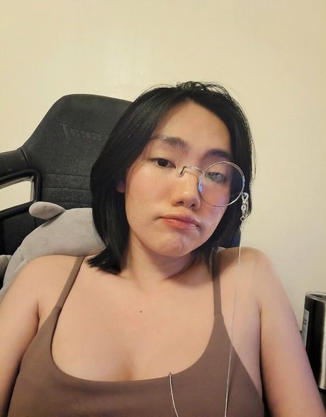 Poon Wrunya modèle magnifique photos