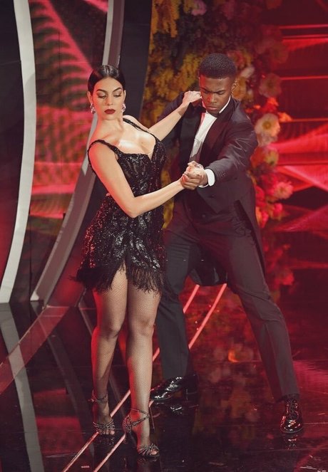 rousse aux gros seins onlyfans assez haute qualité images