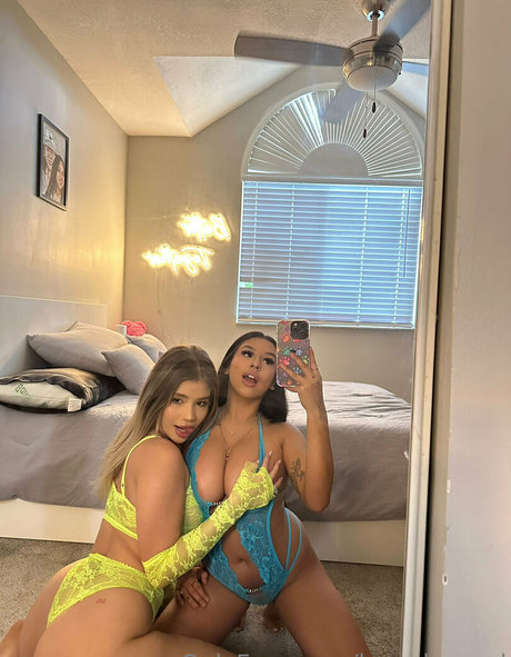 gros seins branlette espagnole onlyfans adulte parfait img