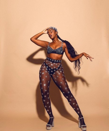 Iza Cantora beau modèle collection