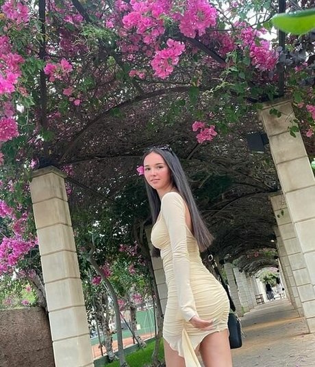 Lily Draycott étoile exclusive des photos