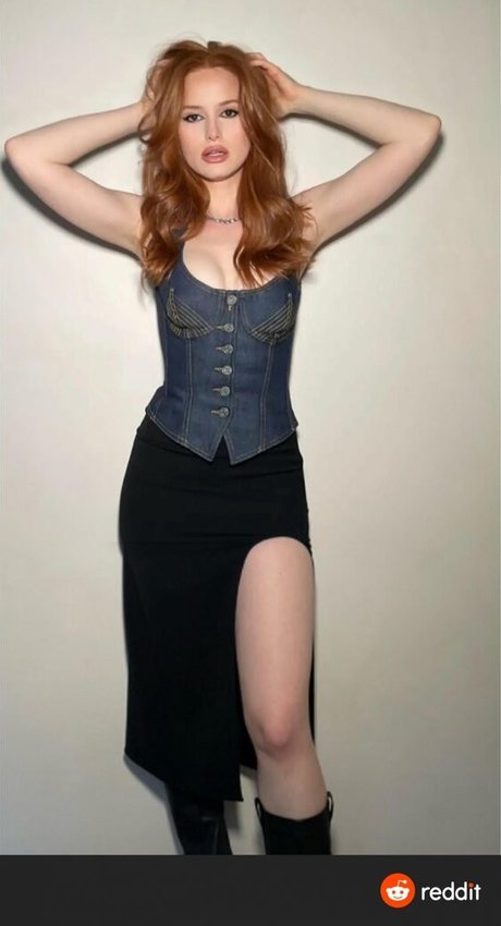 rousse au gros cul onlyfans haut érotique galeries