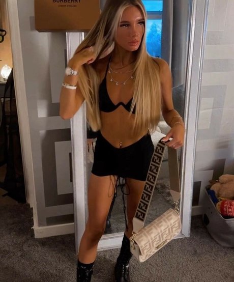 louisemarshallx star du porno belle galerie