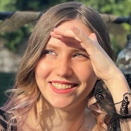 Gewoonalicia joli modèle des photos