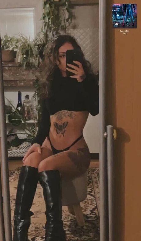 Deeperse modèle chaud des photos