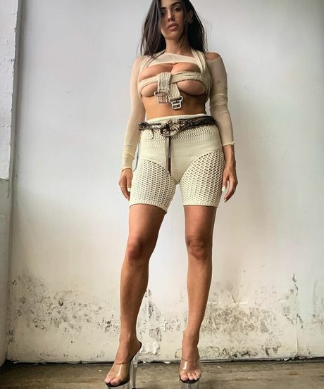 Bianca Censori modèle porno image