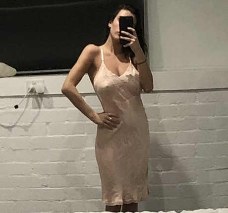 Bianca Censori belle étoile galerie