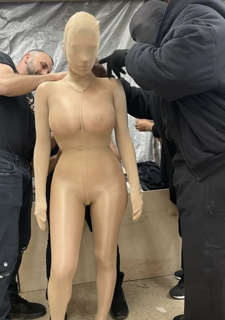 Bianca Censori nus star du porno archive