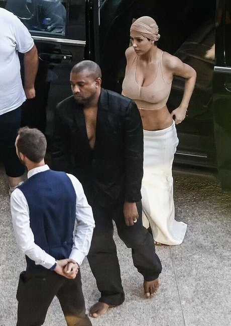 Bianca Censori modèle exclusif image