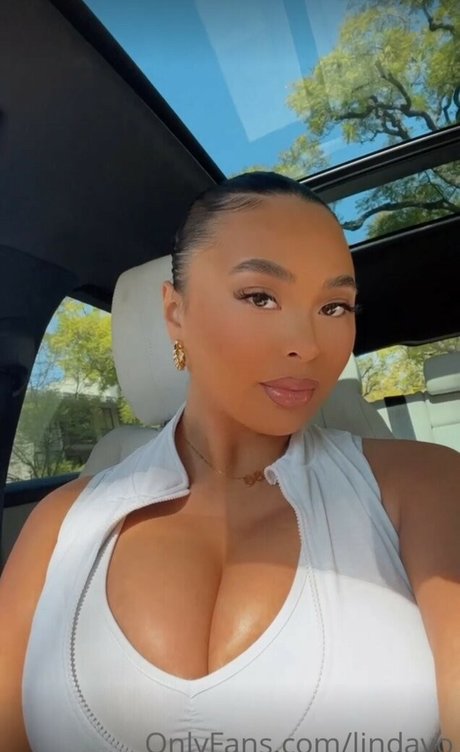 Linda Vo star du porno en haute qualité image