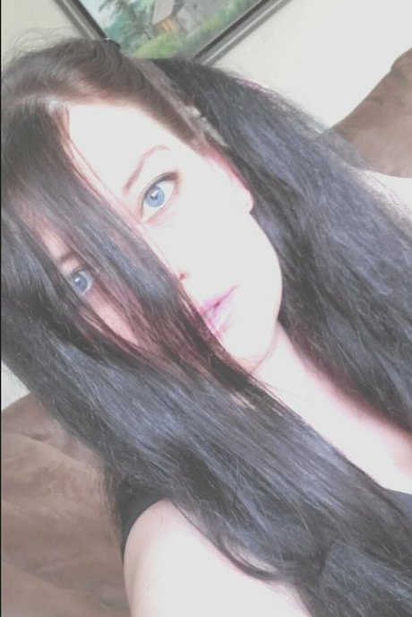 milf aux cheveux noirs onlyfans art archive