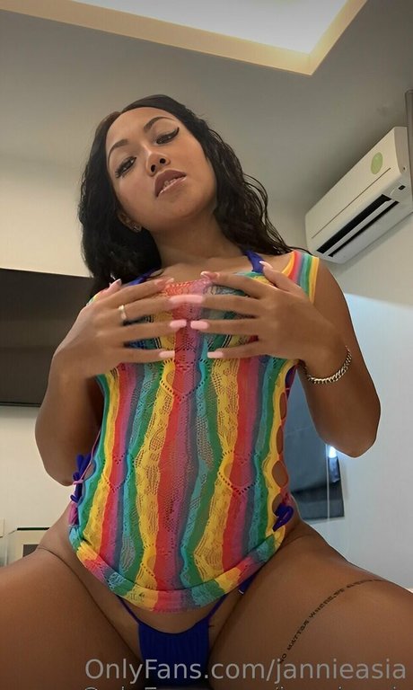 gros seins branlette espagnole onlyfans haut de gamme galeries