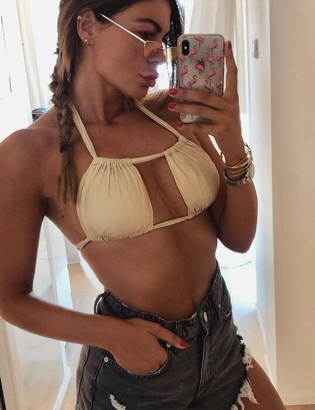 Jolanda De Rienzo modèle adulte des photos