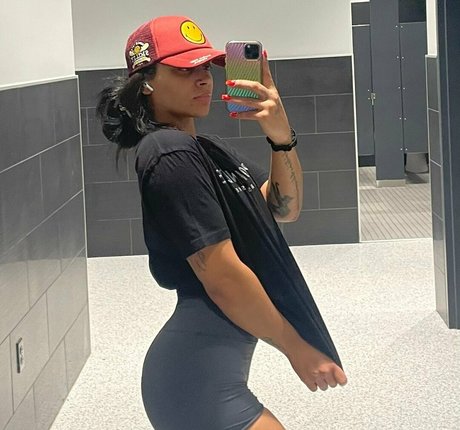 fans de salle de sport uniquement nu sexy img