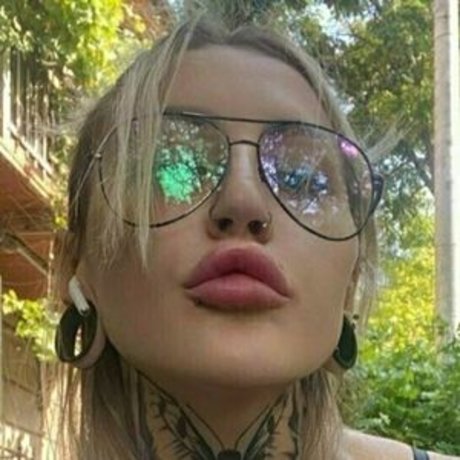 marrllaa modèle adulte des photos