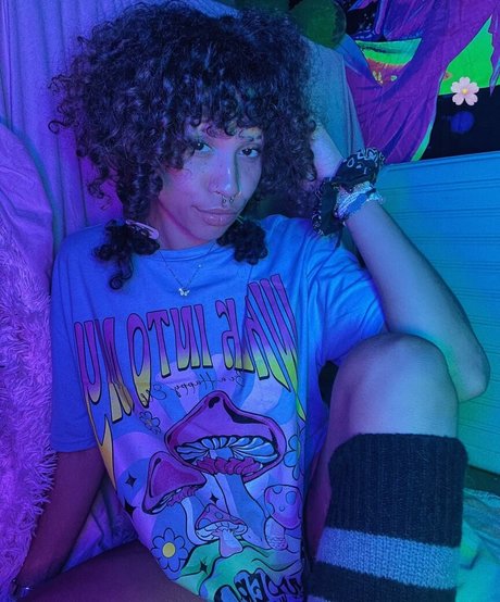 The Unholychi star érotique archive