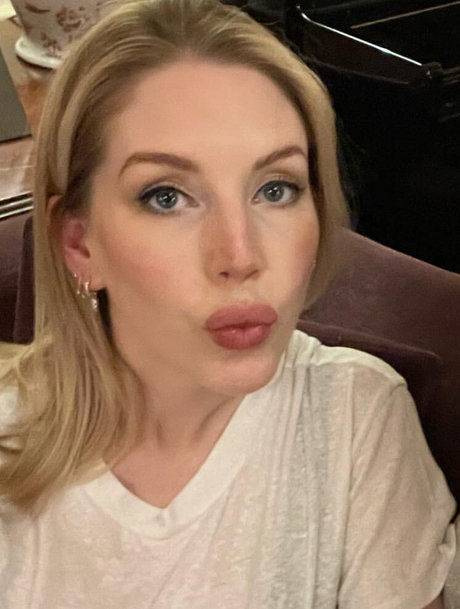 Katherine Ryan star du porno belle img