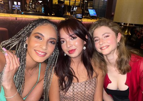 Thomasin Mckenzie star du porno gratuite galerie