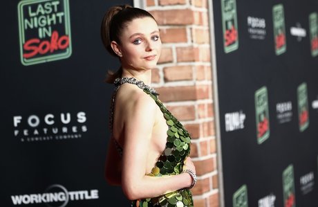 Thomasin Mckenzie star du porno hd images