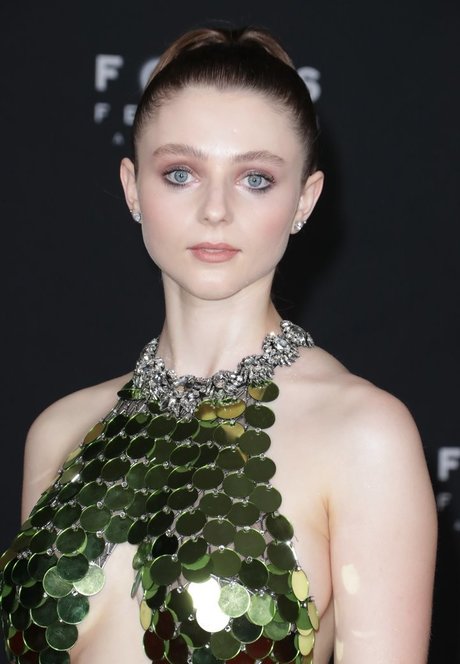 Thomasin Mckenzie étoile sympa archive
