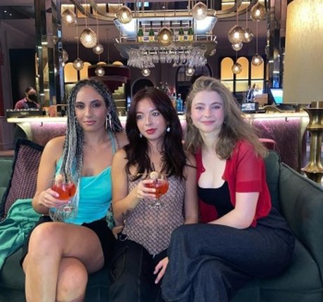 Thomasin Mckenzie jolie actrice img