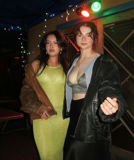 Thomasin Mckenzie joli modèle images