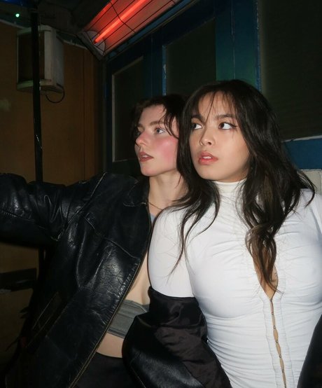 Thomasin Mckenzie belle star du porno des photos