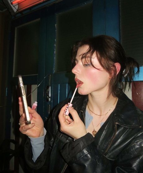 Thomasin Mckenzie modèle galerie