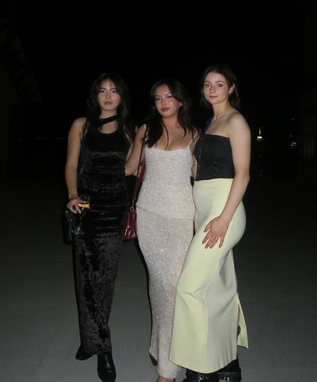 Thomasin Mckenzie modèle hd galeries