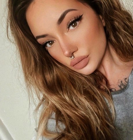 Brittany Zapata beau modèle images