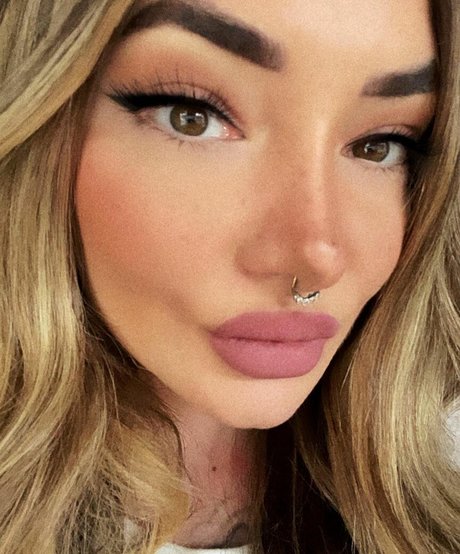 Brittany Zapata modèle chaud des photos