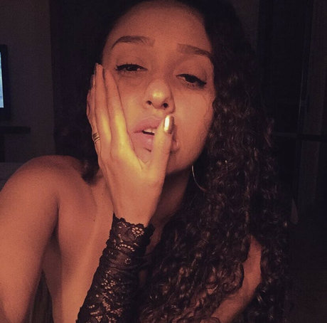 Ludmila Scura modèle nu photos