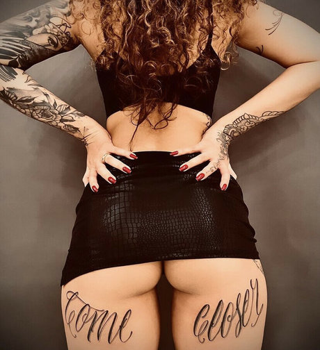 Ludmila Scura modèle nu photos