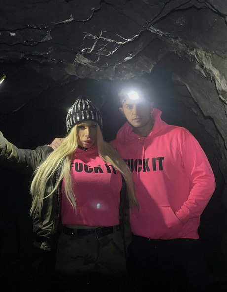 fxxkingexplorers modèle joli galeries