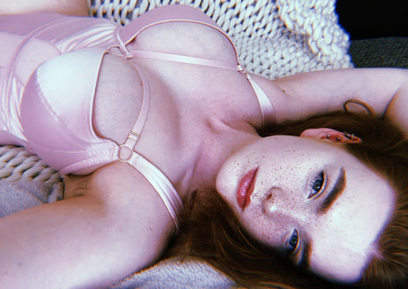 MissDeadlyRed actrice pornographique galerie