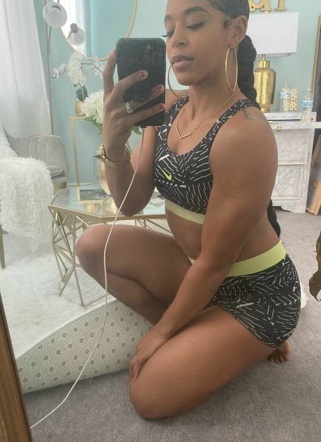 Bianca Belair modèle joli archive