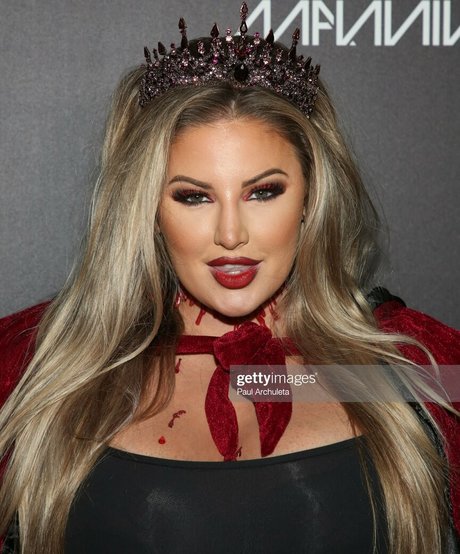 baise à la piscine uniquementfans hd image