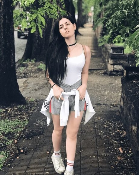 Magui Sunshine modèle érotique image