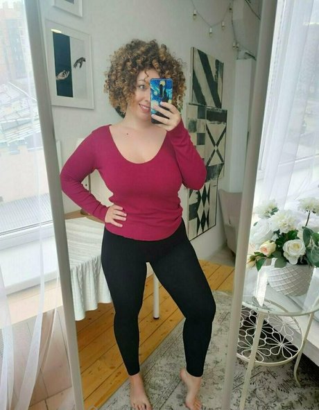 milf aux cheveux noirs onlyfans nu de haute qualité images