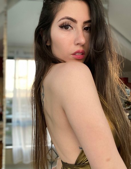 milf aux cheveux noirs onlyfans haut por collection