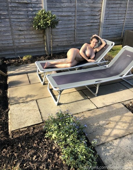 rousse aux gros seins onlyfans xxx érotique des photos