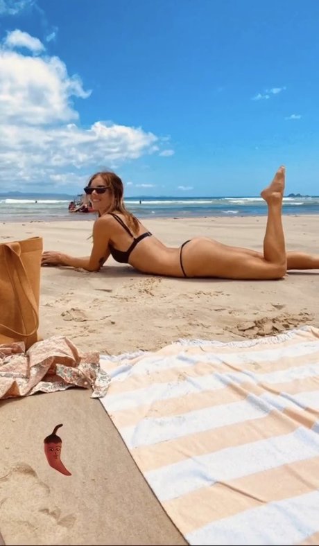 Samara Weaving actrice de nus image