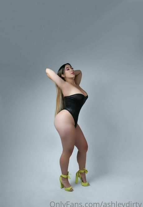 ashleydirty actrice érotique des photos