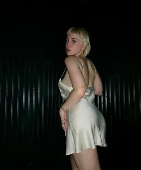Harley Quinn Smith étoile sexy images
