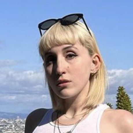 Harley Quinn Smith jolie actrice galeries