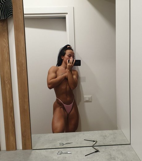 milf aux cheveux noirs onlyfans nus hd archive