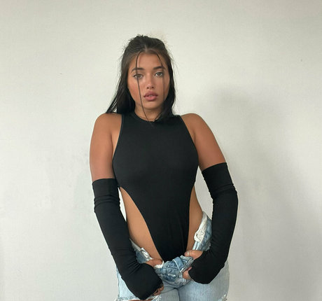 Daraanjelika actrice sexy images