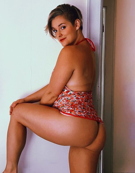 Harmony By Day modèle nu image