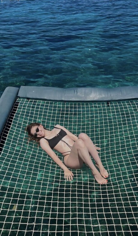 Aya Shalkar beau modèle des photos