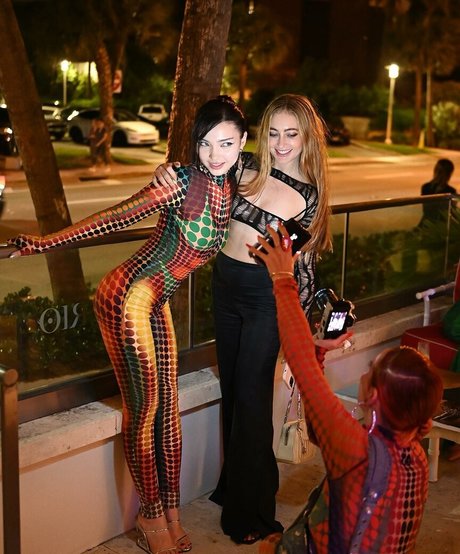 Aya Shalkar étoile de l'art galerie